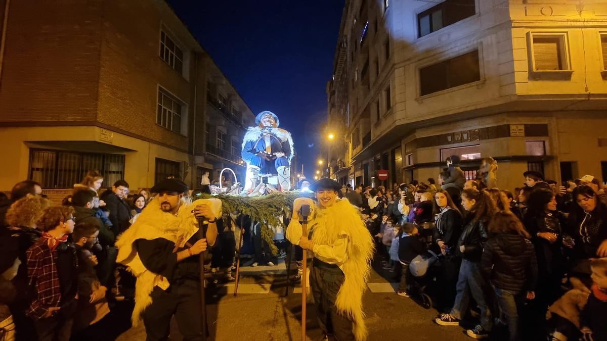 Olentzero, a su salida para recorrer las calles de Pamplona