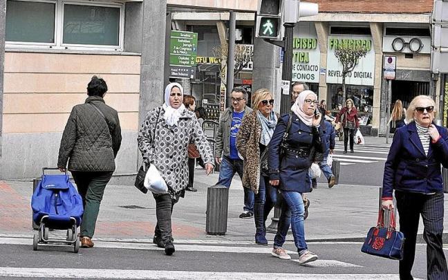 Ikuspegi ha concluido que cada vez hay menos estereotipos acerca de las personas migrantes . | FOTO: OSKAR GONZÁLEZ