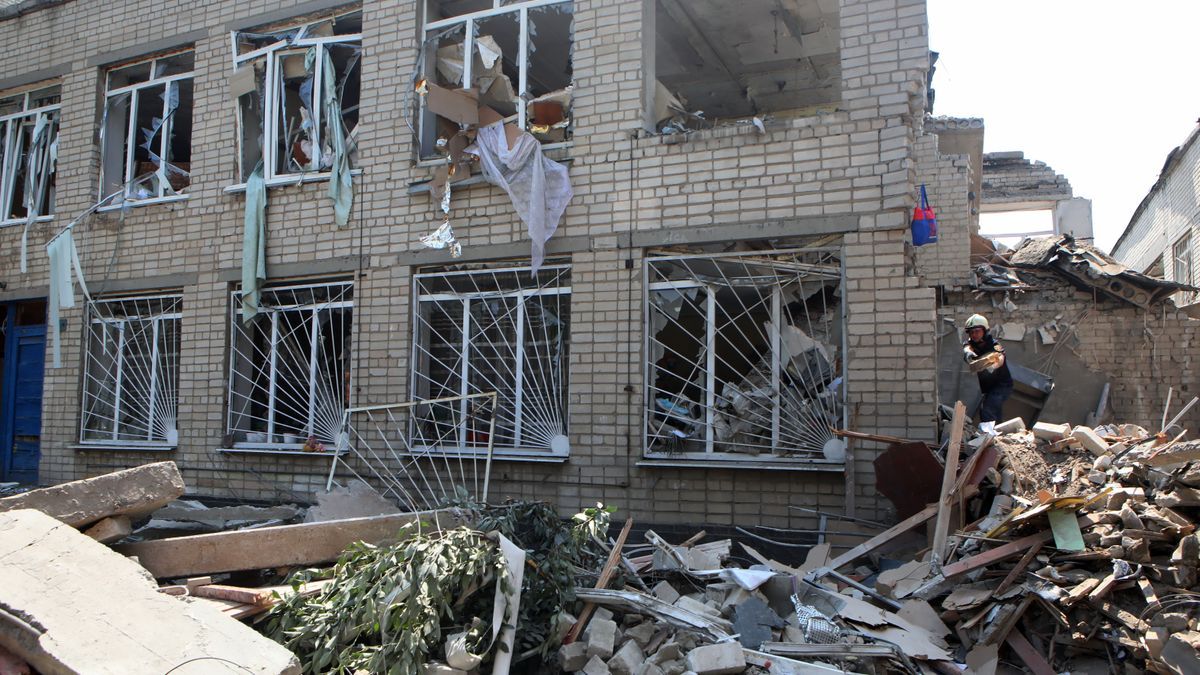 Daños causados por un ataque con misiles rusos en la región de Odesa.