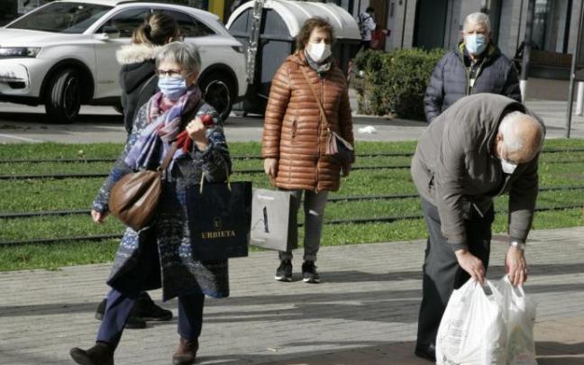 Gente con mascarilla en Vitoria Gente con mascarilla en Vitoria