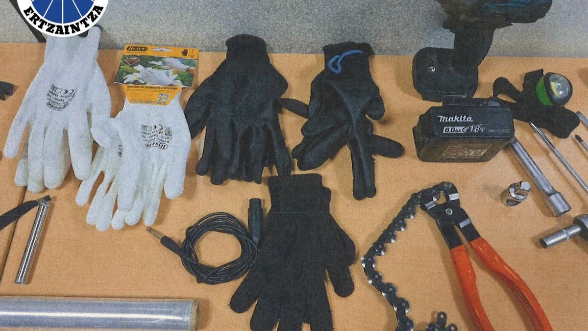 Herramientas decomisadas.