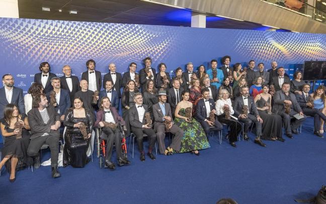 Foto de familia de los premiados