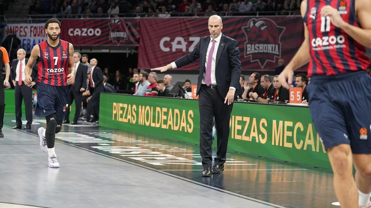 Joan Peñarroya en el duelo ante el Armani Milán