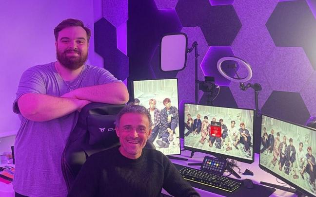 Ibai Llanos junto a Luis Enrique. Ibai Llanos junto a Luis Enrique.