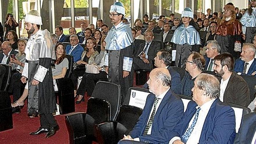 Asistentes al acto académico celebrado ayer en la universidad Euneiz. | FOTOS: JOSU CHAVARRI