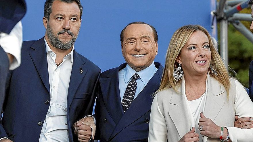 Matteo Salvini, Silvio Berlusconi y Giorgia Meloni, los líderes de la coalición italiana de derechas. | FOTO: EFE