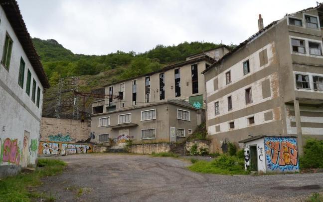 Instalaciones de la mina que abastecía a la empresa Compañía de Asfaltos de Maeztu Instalaciones de la mina que abastecía a la empresa Compañía de Asfaltos de Maeztu