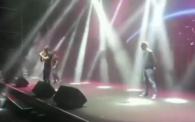 Imagen de la pol&eacute;mica actuaci&oacute;n durante el acto de Vox.