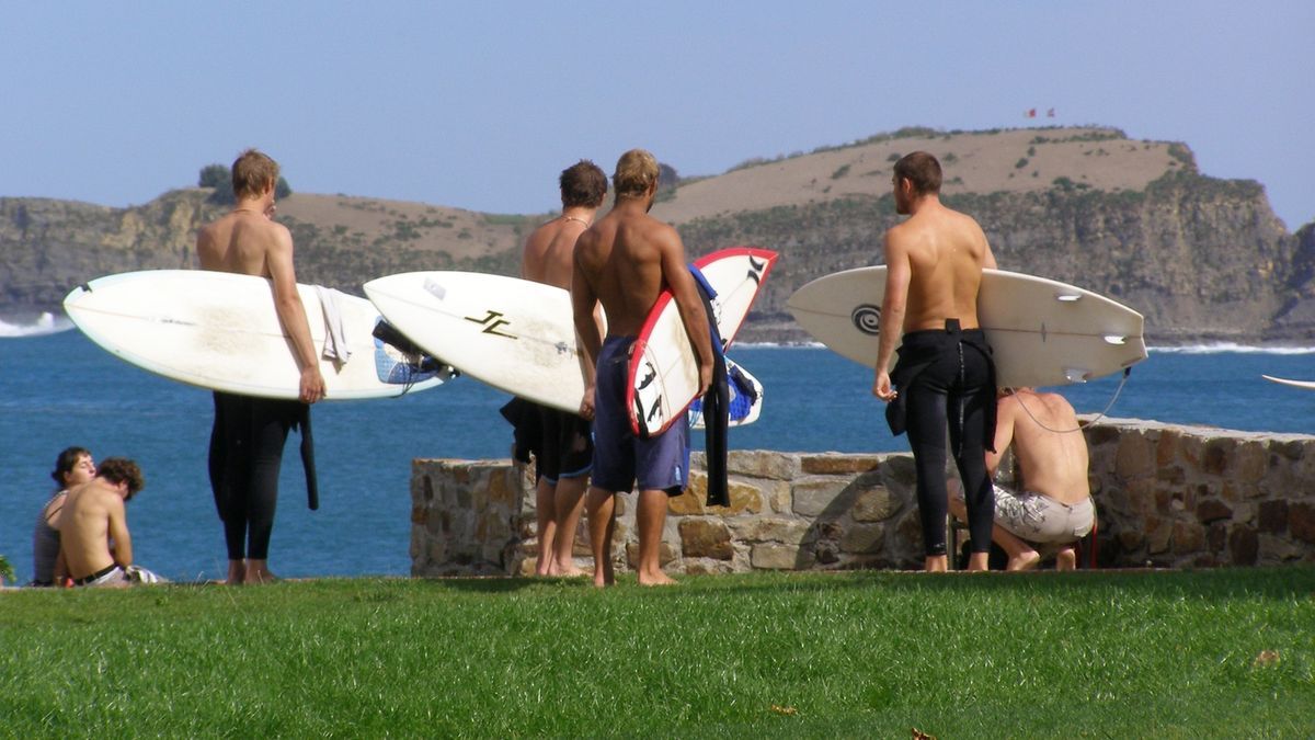 Surflari gazteak Mundakan.