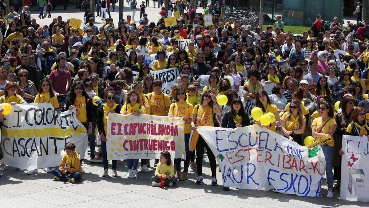 Una manifestación de las trabajadoras de las escuelas infantiles en Pamplona.