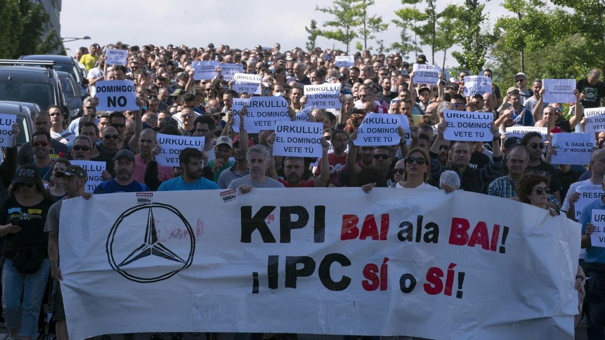 Manifestacion de trabajadores de Mercedes por la falta de acuerdo en la negociación del nuevo convenio colectivo.