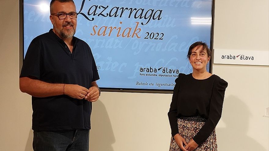 Robert Gutiérrez y Lexuri Ugarte en la presentación de los Premios Lazarraga 2022