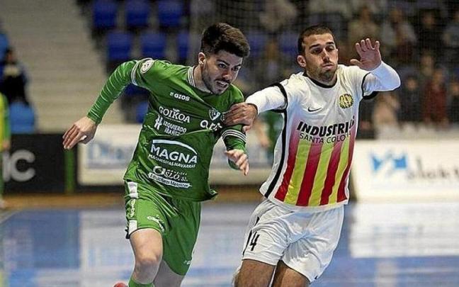 Dani Zurdo trata de zafarse de su marca. Dani Zurdo trata de zafarse de su marca.