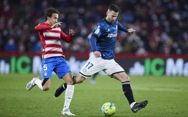 Edgar Méndez, durante el último Granada-Alavés en Los Cármenes.