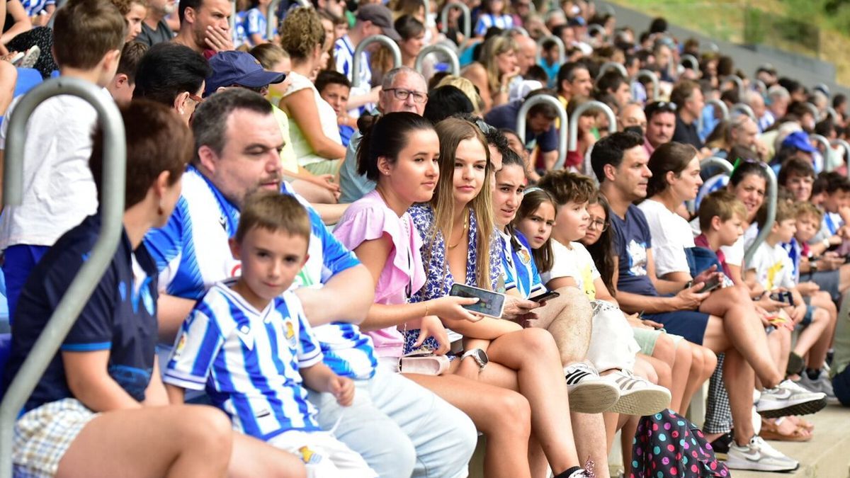 Las gradas del José Luis Orbegozo se han llenado de realzales