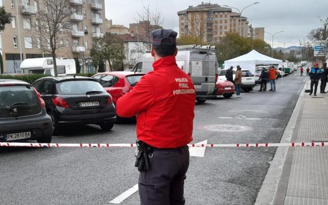 Policías forales y municipales, en el lugar del crimen. Policías forales y municipales, en el lugar del crimen.