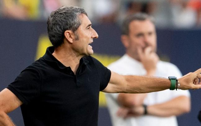 Ernesto Valverde da instrucciones a sus jugadores en el partido contra el Cádiz. Ernesto Valverde da instrucciones a sus jugadores en el partido contra el Cádiz.