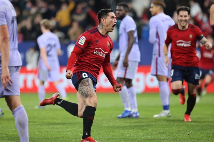 Chimy Ávila celebra su gol contra el Barcelona