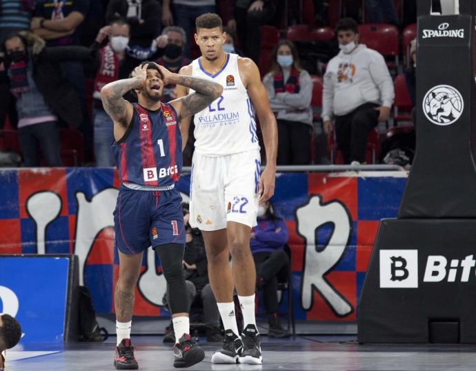 Lamar Peters se lamenta por una acción en el partido ante el Real Madrid