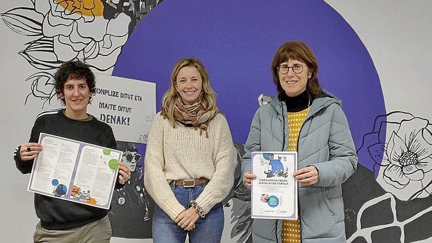 Ainhoa Jiménez, en el centro, presentando la programación. | FOTO: N.G.