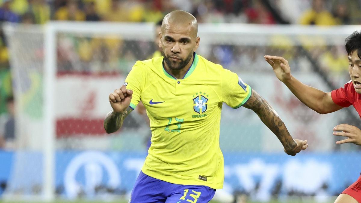 Dani Alves durante un partido con la selección brasileña.