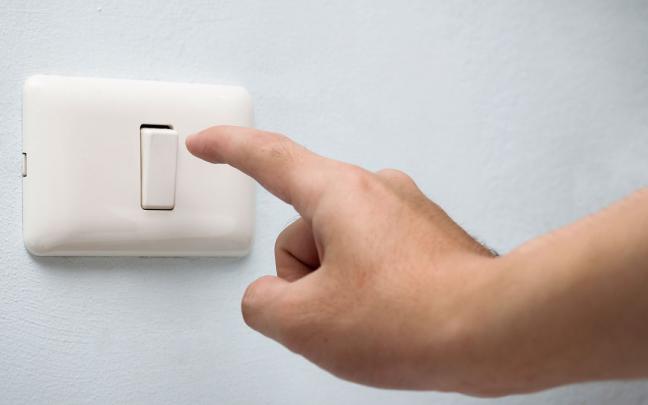 El precio de la luz sube un 2% este domingo, hasta 240,45 euros/MWh El precio de la luz sube un 2% este domingo, hasta 240,45 euros/MWh