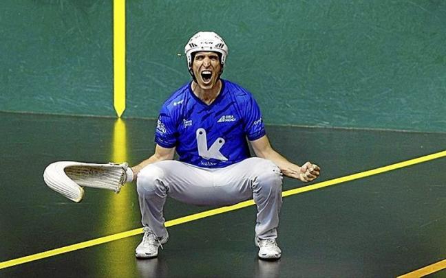 Urriza, tras ganar el último tanto de la final.