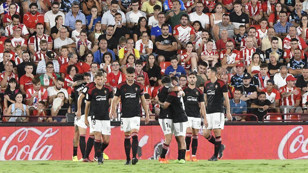 Los jugadores de Osasuna celebran el tanto del Chimy.