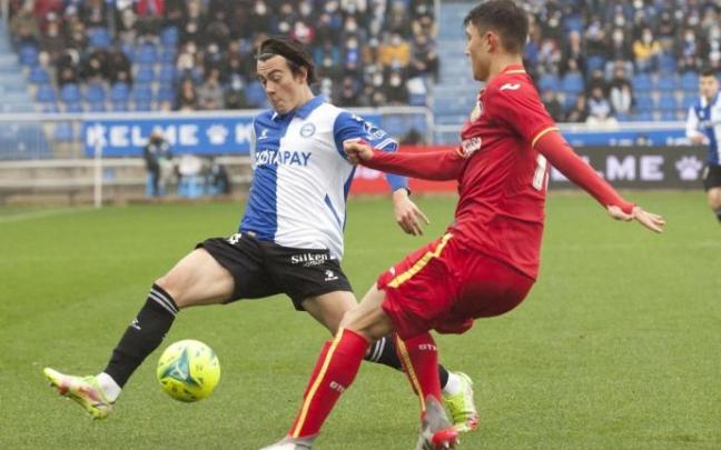 Pellistri trata de interceptar un balón en un partido Pellistri trata de interceptar un balón en un partido