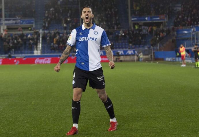 Joselu celebra uno de sus goles con el Alavés de presente temporada.