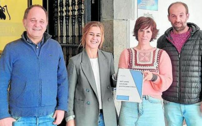 Representantes del Gobierno local ayer, en la presentación de su propuesta de presupuestos. Representantes del Gobierno local ayer, en la presentación de su propuesta de presupuestos.