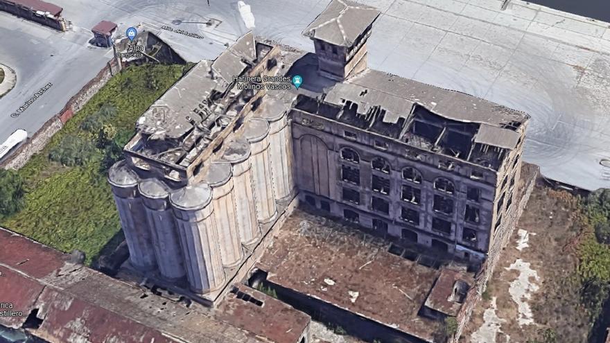 Imagen aérea de este año donde se ve la techumbre hundida.