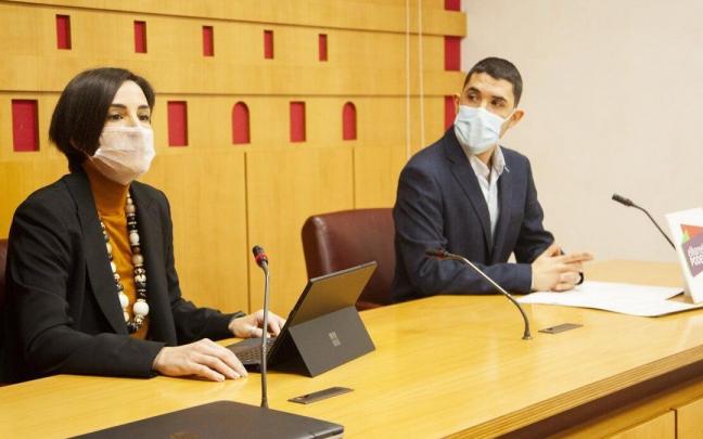 Los concejales de Elkarrekin Garbi&ntilde;e Ruiz y &Oacute;scar Fern&aacute;ndez