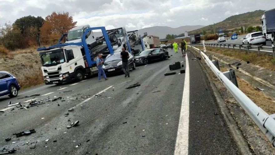 Cortada la A-1 a su paso por Vitoria por un choque múltiple con diez heridos