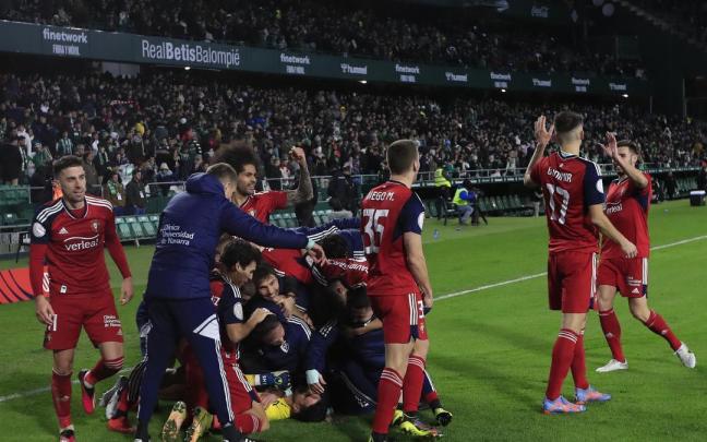 Los jugadores de Osasuna celebran la victoria ante el Betis Los jugadores de Osasuna celebran la victoria ante el Betis