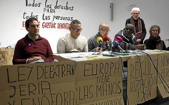 Representantes de las organizaciones sociales. | FOTO: UNAI BEROIZ