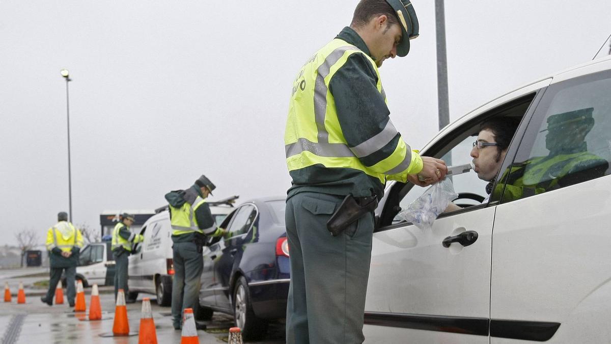 Control de alcoholemia por parte de la Guardia Civil.