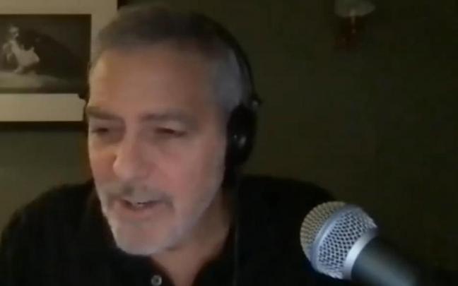 George Clooney, hablando por videollamada en el programa.