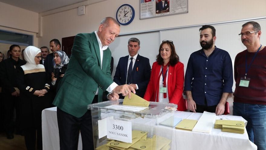 Recep Tayyip Erdogan, presidente de Turquía, votando durante las pasadas elecciones de 2019.