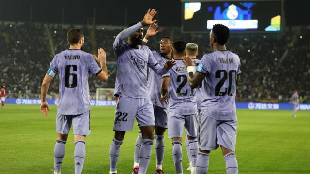 Los jugadores del Real Madrid celebran el gol de Vinicius. Los jugadores del Real Madrid celebran el gol de Vinicius.
