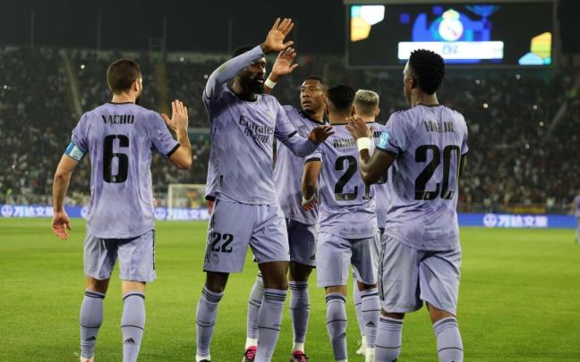 Los jugadores del Real Madrid celebran el gol de Vinicius. Los jugadores del Real Madrid celebran el gol de Vinicius.