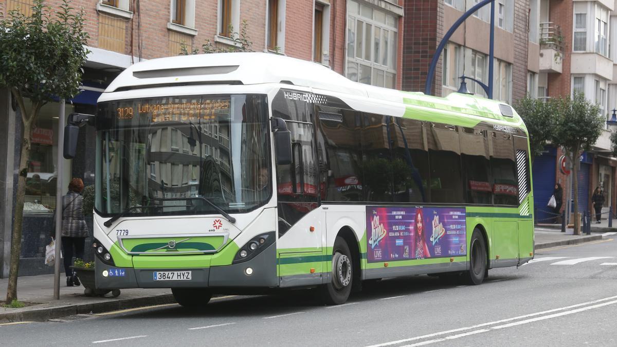 Una unidad de Bizkaibus que gestiona la concesionaria EMB que cubre la línea a Santurtzi