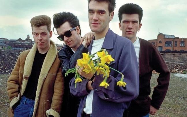Imagen promocional de los integrantes de la hist&oacute;rica banda The Smiths.