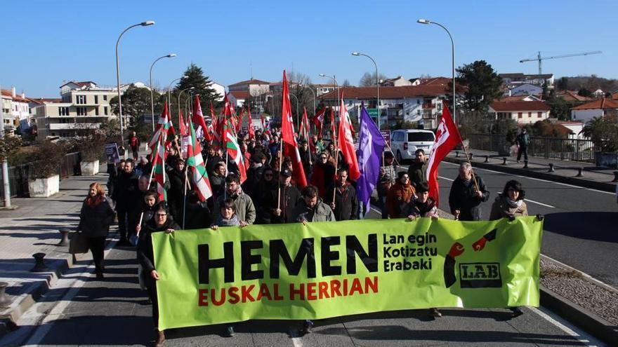 Manifestación hoy de LAB entre Hendaia e Irun.