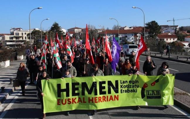 Manifestación hoy de LAB entre Hendaia e Irun. Manifestación hoy de LAB entre Hendaia e Irun.