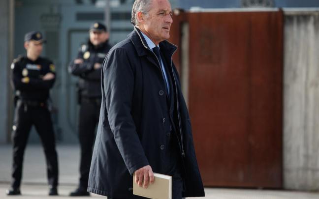 El expresidente valenciano Francisco Camps a su llegada a la sede de la Audiencia Nacional. El expresidente valenciano Francisco Camps a su llegada a la sede de la Audiencia Nacional.