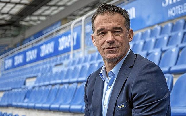 Luis García Plaza, poco después de su presentación oficial como nuevo entrenador del Deportivo Alavés. | FOTO: ALAVÉS
