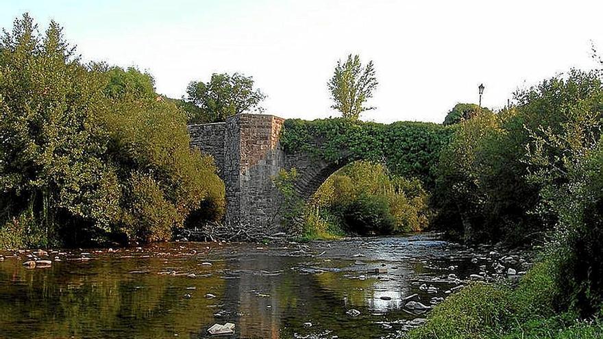 Vista del puente de la Rabia y el río Arga.