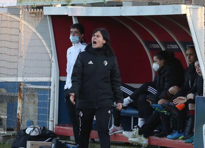 Kakun Mainz da instrucciones durante un partido de esta temporada.