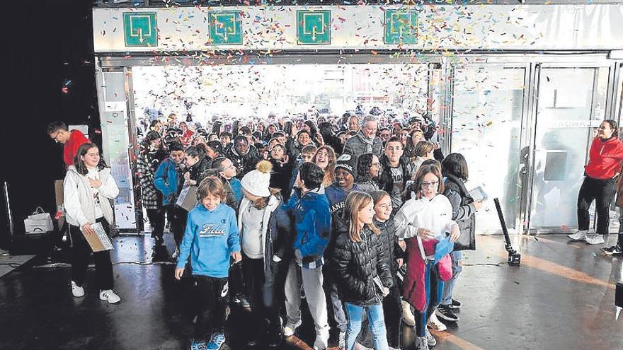 Los escolares llenaron el primer día la feria. | FOTO: BORJA GUERRERO
